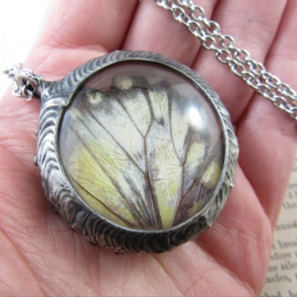 Butterfly Wing Glass Pendant - Picture 3 of 3